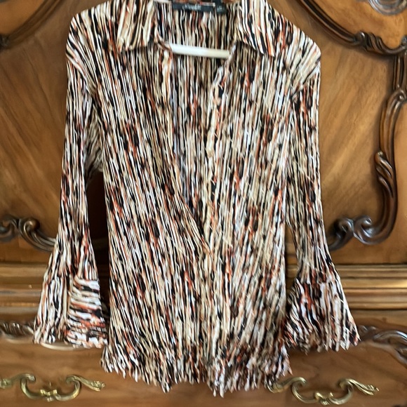 ESSENTIALS BY MILANO CREPY FUNKY TOP BELL SLEEVES FRINGED BOTTOM - Picture 5 of 16